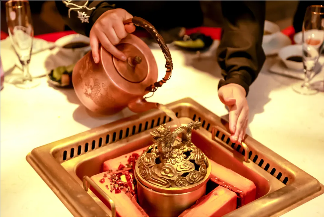 火鍋“新物種”強勢崛起！“發酵鍋底”正在升級火鍋賽道